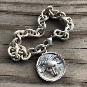 VTG MCM Aries Ram Astrology / Star Sign Silver Toned Oval Chain Link Bracelet